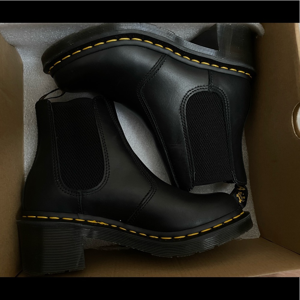 DR MARTEN CADENCE BOOTS